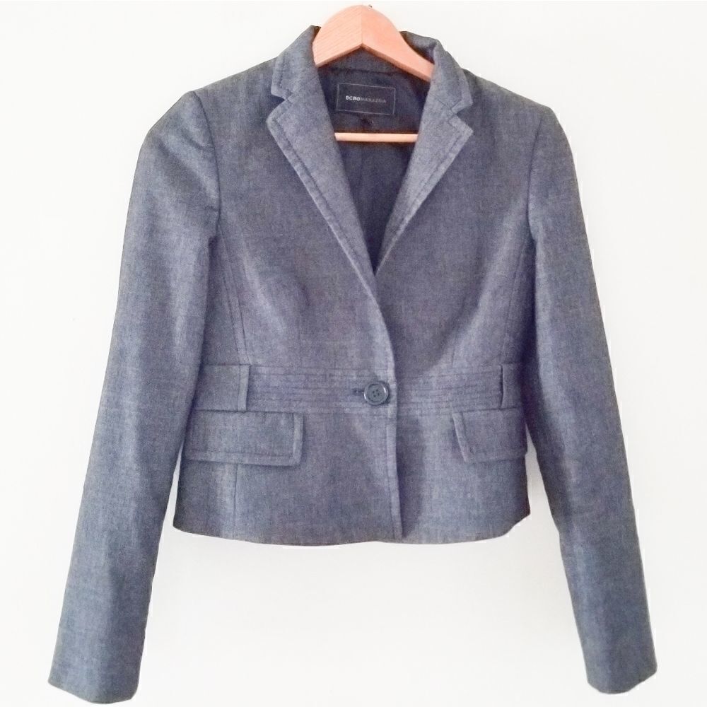 BCBG Maxazria blazer onebutton close detail
